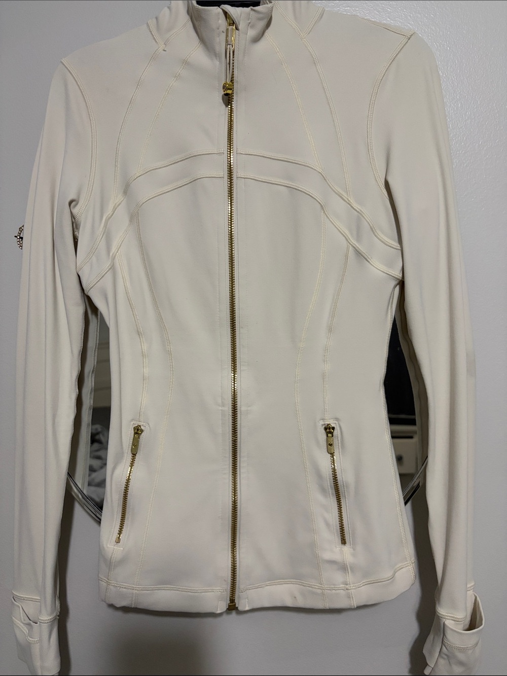 lululemon define jacket nulu light ivory/gold details
size 4
only worn once